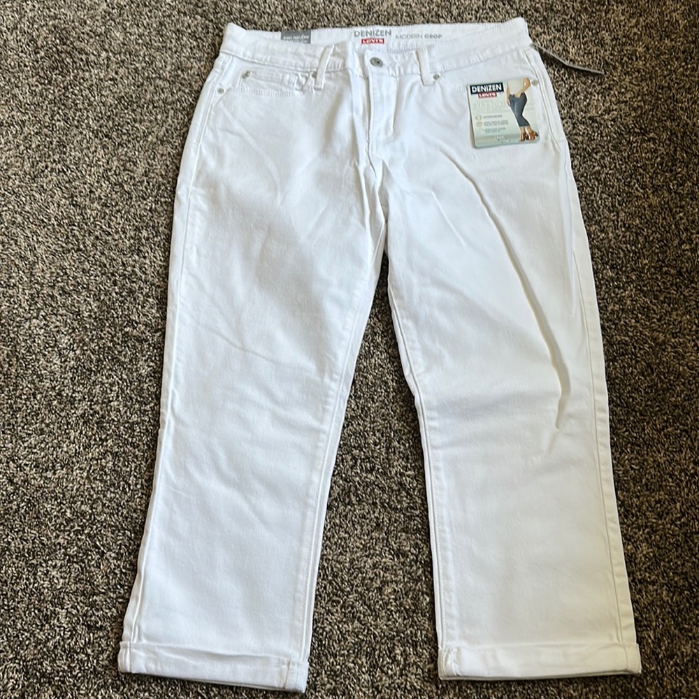 Women’s Size 8 Denizen Levi’s Modern Crop Stretch NWT